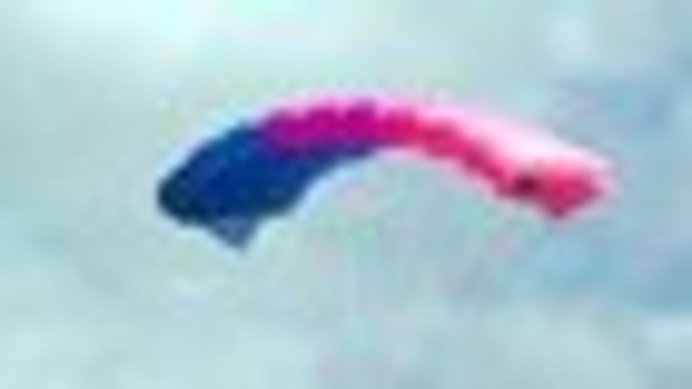 Magyar női világcsúcs motoros siklóernyővel
