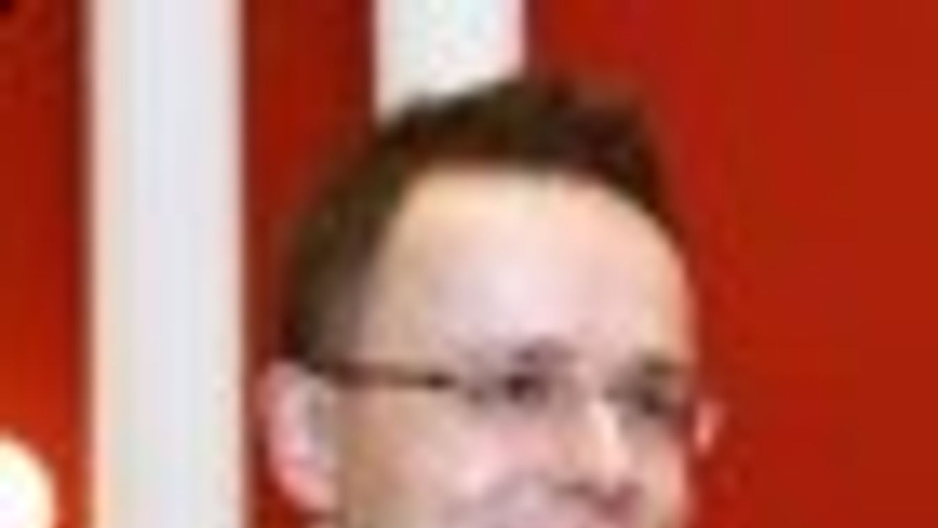Szijjártó: Simor nem igazolta, hogy eladta off-shore cégét