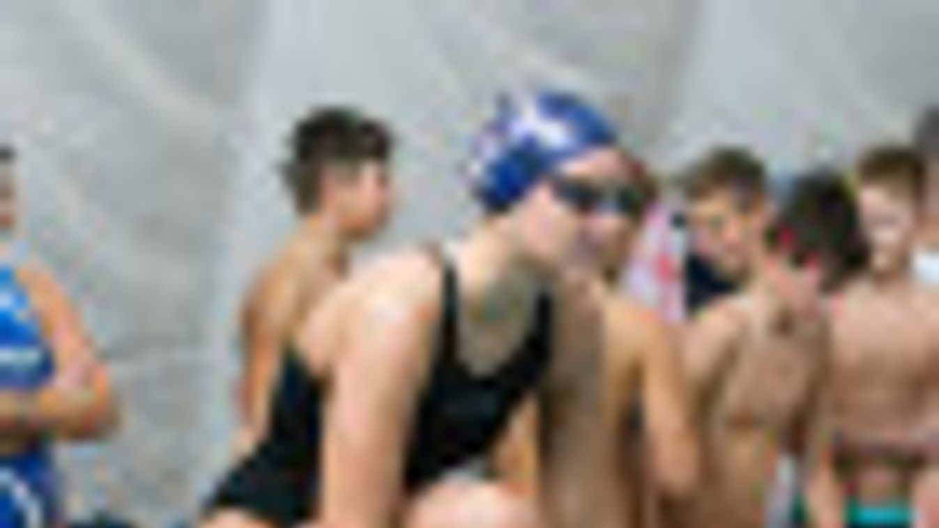 Szegedi sportolók úsztak együtt a pikkelysömörrel élőkért + FOTÓK