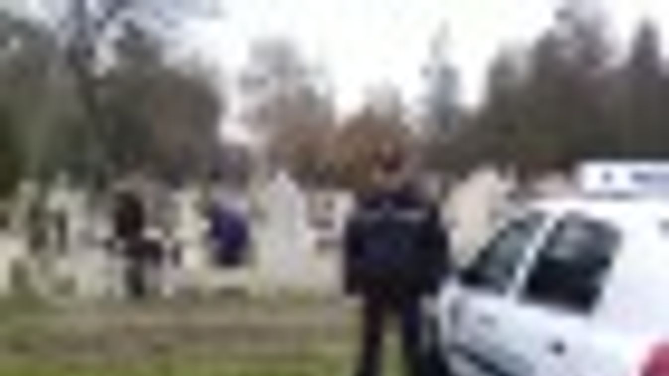 Több mint 400 polgárőr volt jelen a Csongrád megyei települések temetőinél