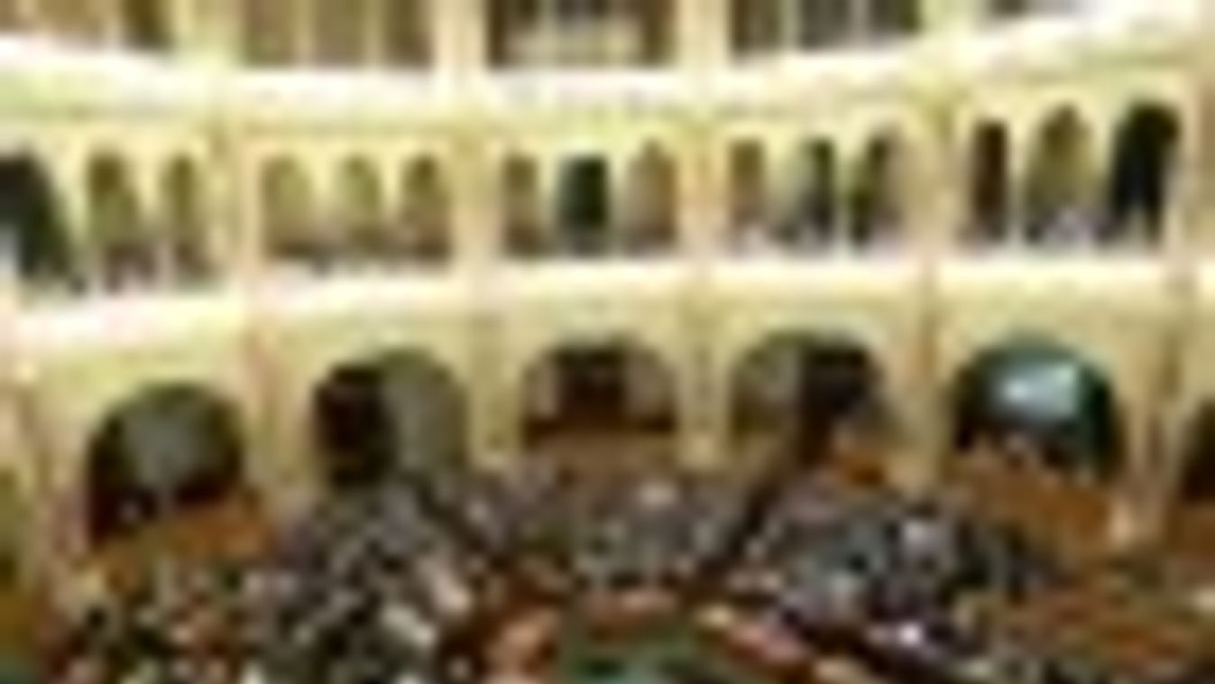 Országgyűlés: két órán át interpellálhatnak a képviselők
