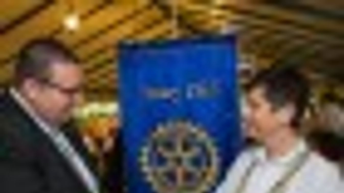 Fehér Éva átvette a Rotary Club Szeged - Tisza elnöki láncát