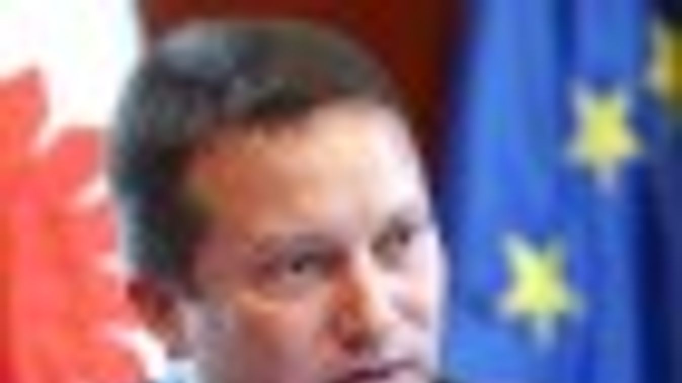 Az Európai Parlament felfüggesztette az MSZP-s Ujhelyi István mentelmi jogát