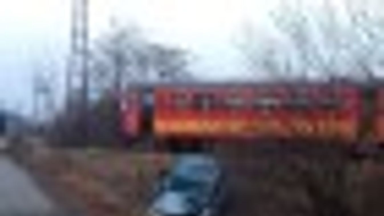 Vonat elé hajtott egy autó Szőregnél