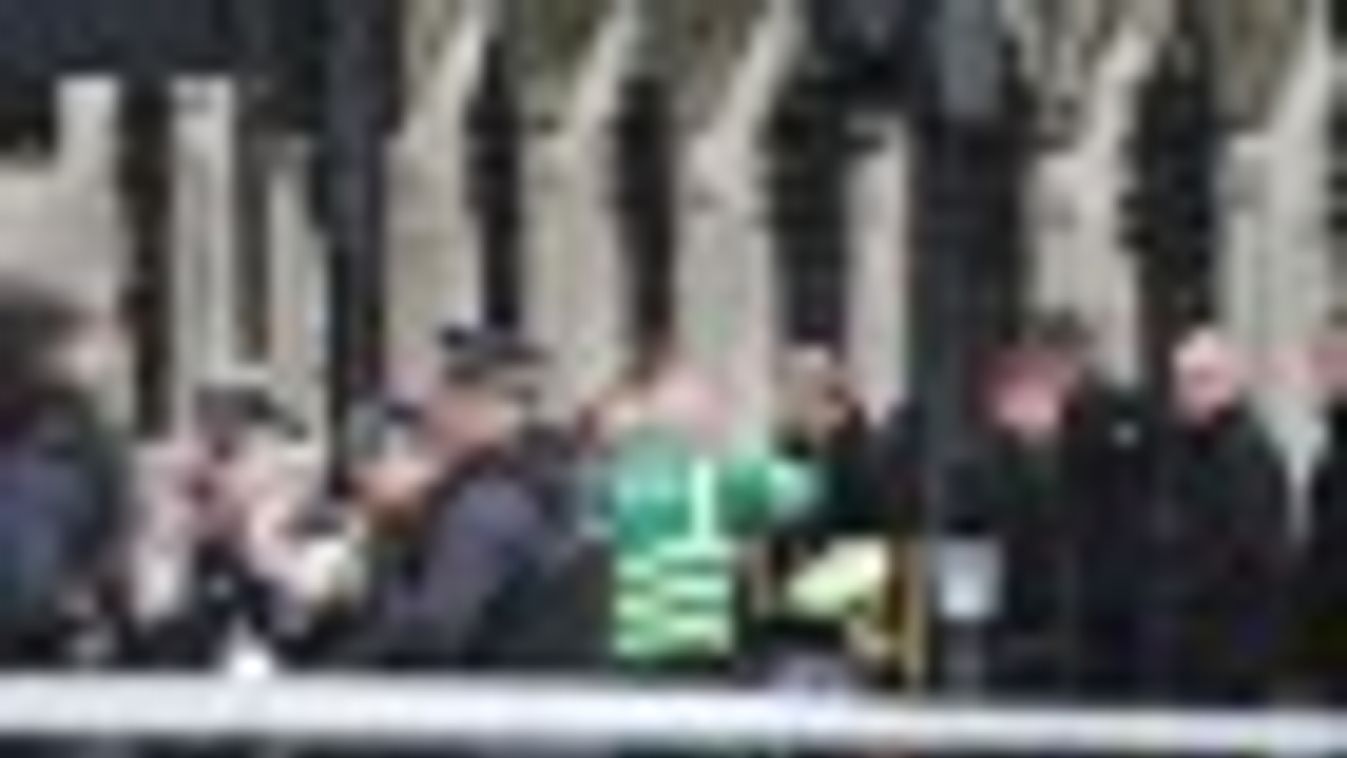 Lövöldözés volt a brit parlamentnél - Négy halottja és legalább húsz sérültje van a támadásnak (FRISSÍTVE)