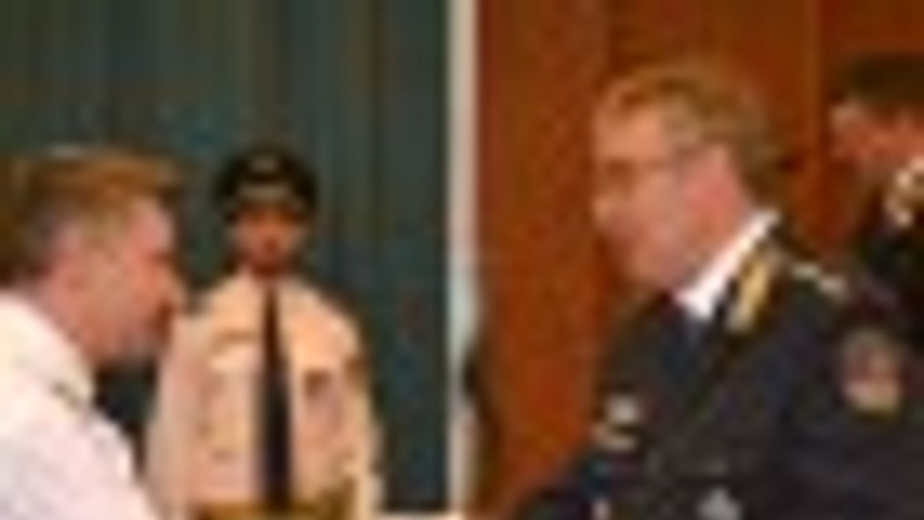 A Rendőrség napja alkalmából vehettek át elismeréseket a Csongrád megyei rendőrök