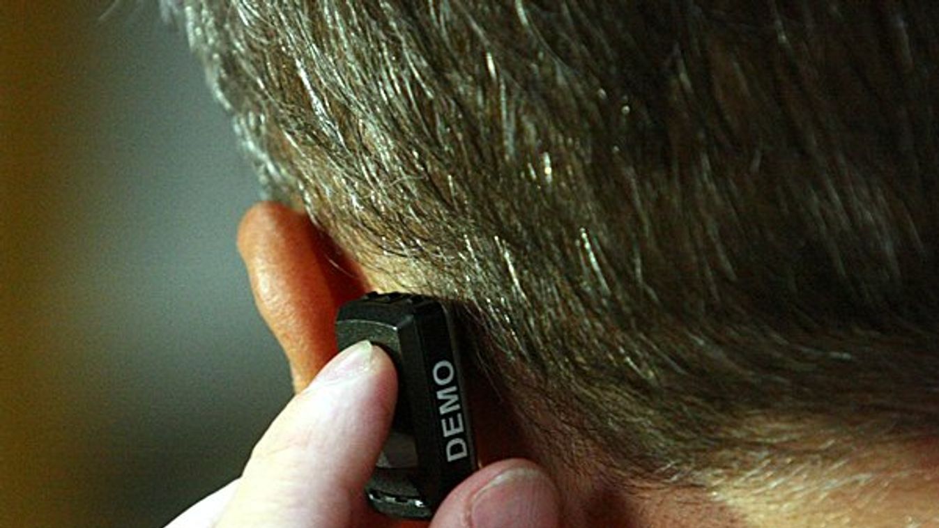A hallássérült emberek számíthatnak a kormányra