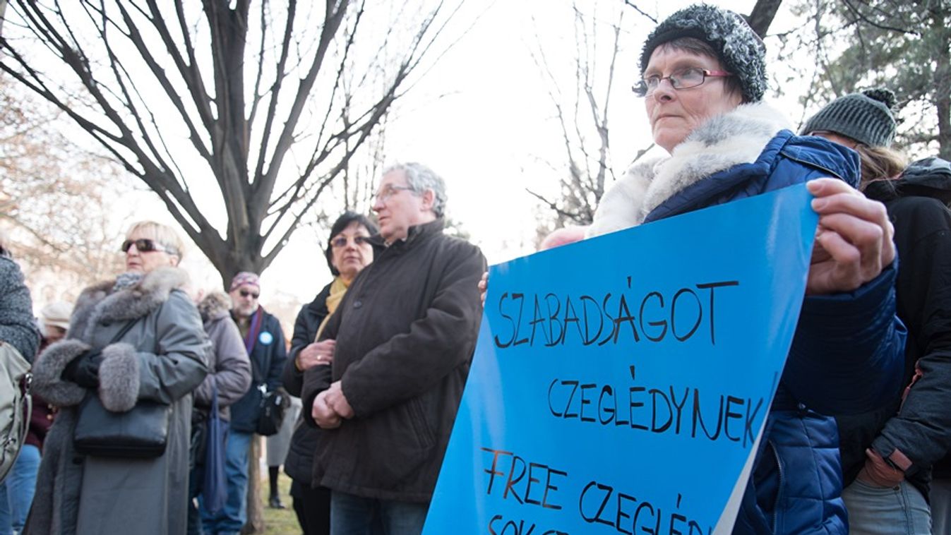 Czeglédy Csabáért tüntettek Szegeden