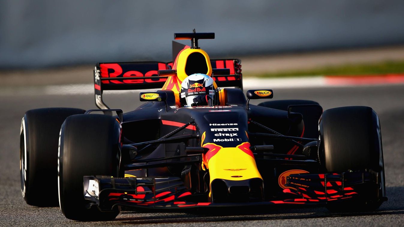 Daniel Ricciardo leiskolázta Vettelt és Hamiltont Kínában