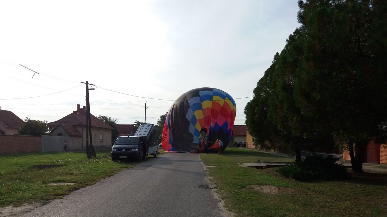 Furcsa helyen ért véget a hőlégballon útja