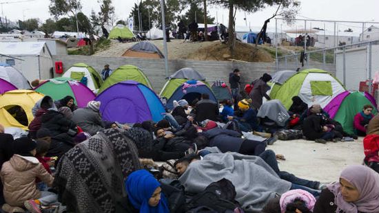 Robbanásközeli a helyzet a görögországi Számosz szigetén a migránsáradat miatt
