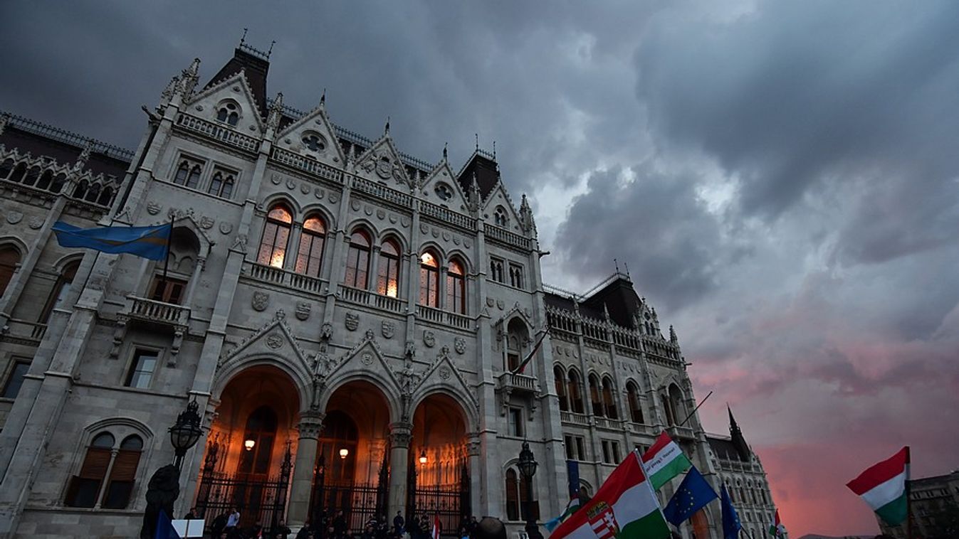 A Jobbik is tüntet a túlóratörvény miatt Szegeden