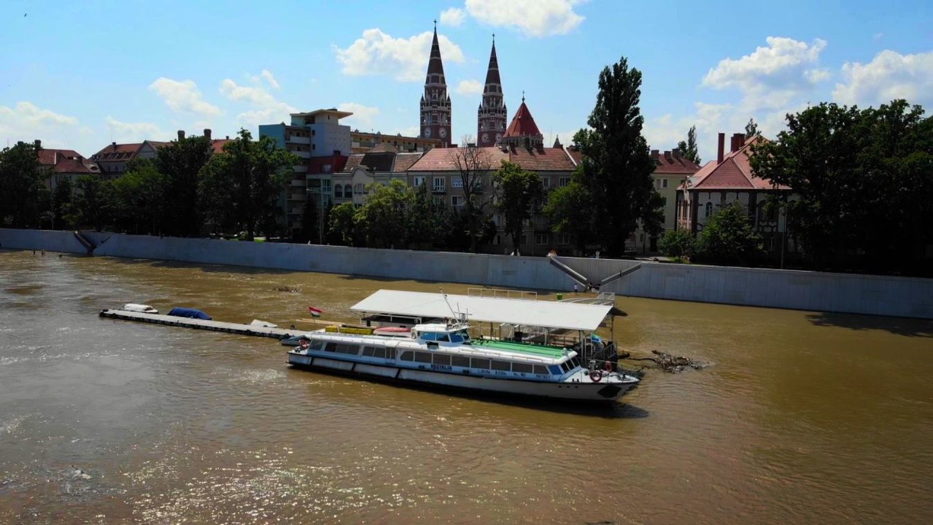 Apad a Tisza – drónfelvételen örökítették meg az időszakos plázst