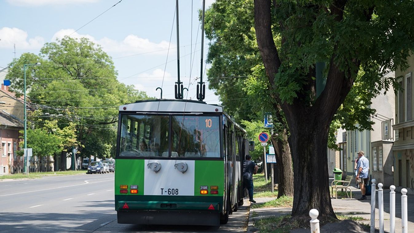 Trolivezetéket szakított le a vihar a Berlini körúton