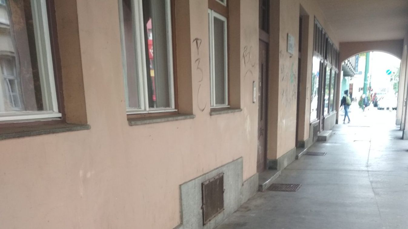 A Károlyi utca a hajléktalanok Mekkája