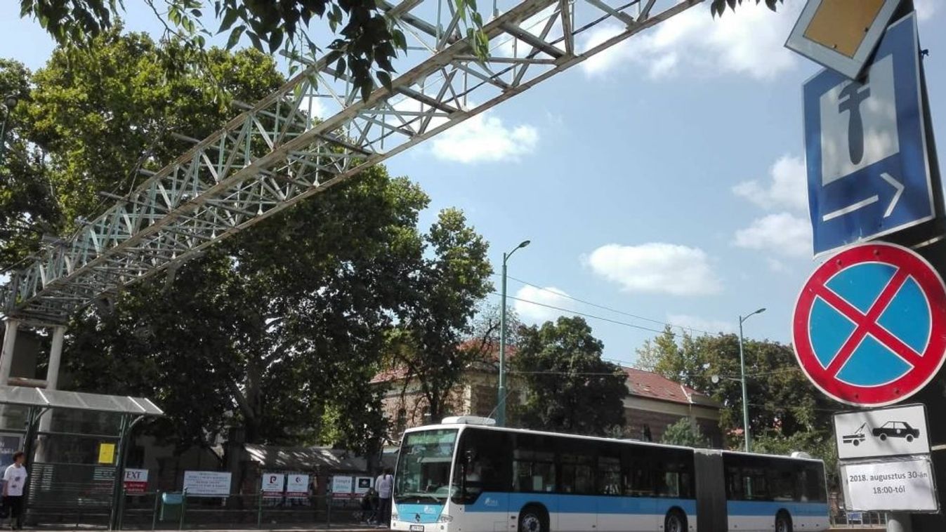 Decemberig felújítják a villamospálya burkolatát a Kossuth Lajos sugárúton