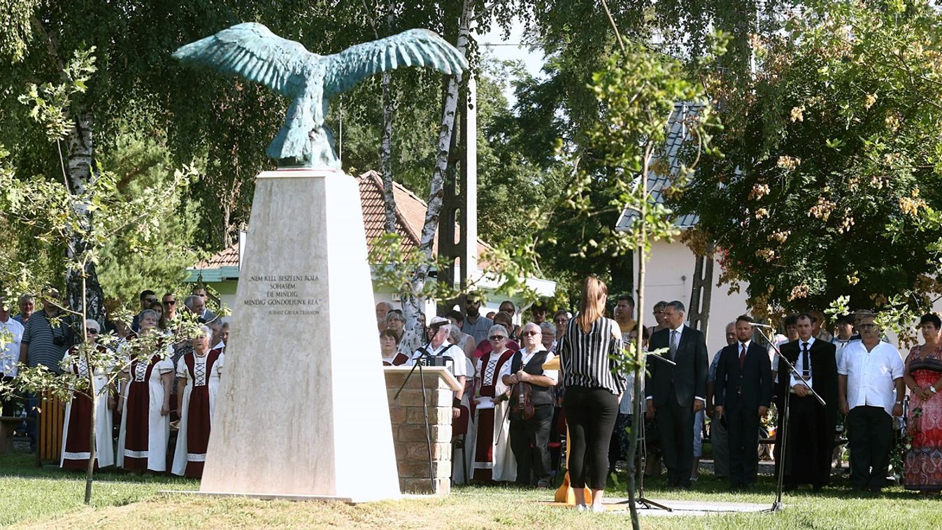 Trianon-emlékművet avattak Székkutason