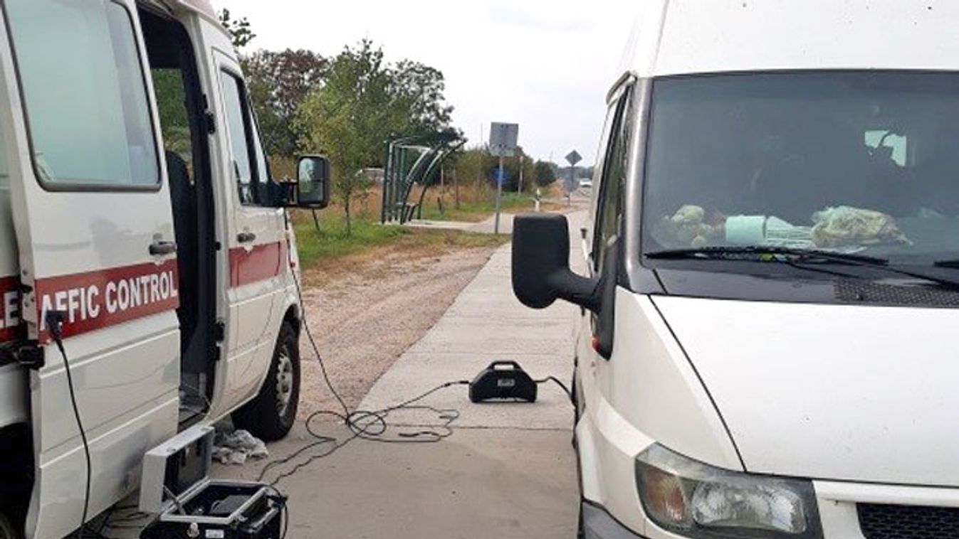 Autókat ellenőrzött a kormányhivatal Szegeden