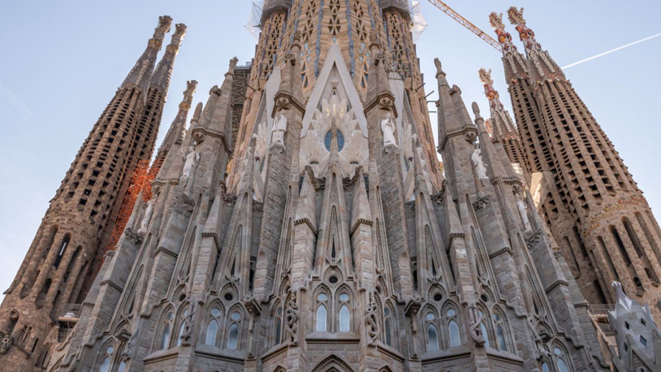 A járvány miatt csúszik a barcelonai Sagrada Família befejezése