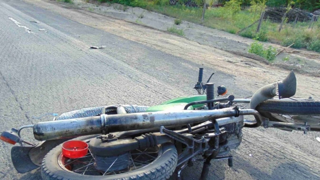 Autónak csapódott egy motoros Kiszombornál