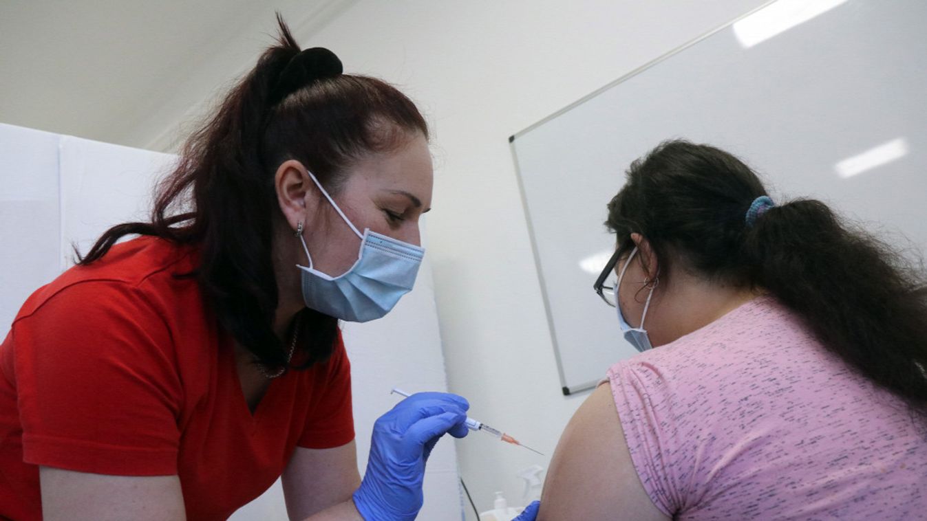 Már kétféle vakcinával oltanak Magyarországon