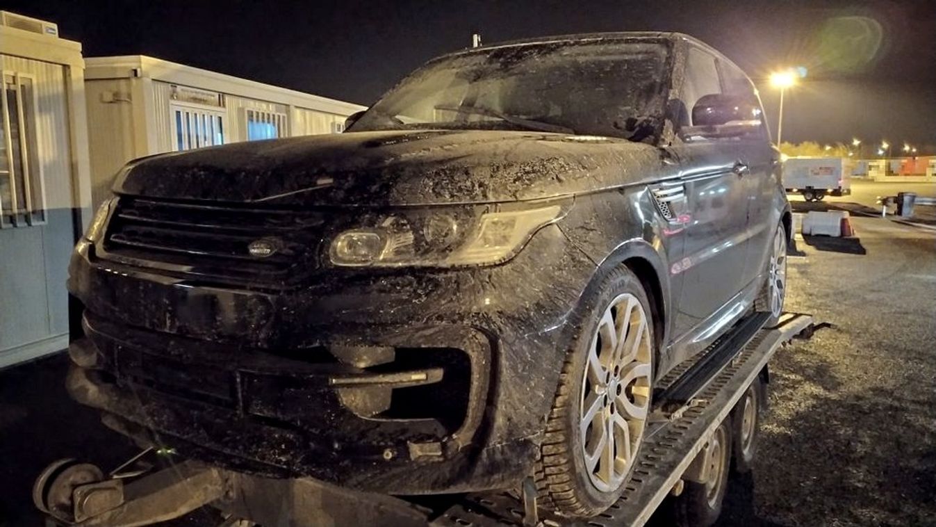 Mocskos luxuskocsit csempészett volna egy román sofőr, de Csanádpalotán résen voltak