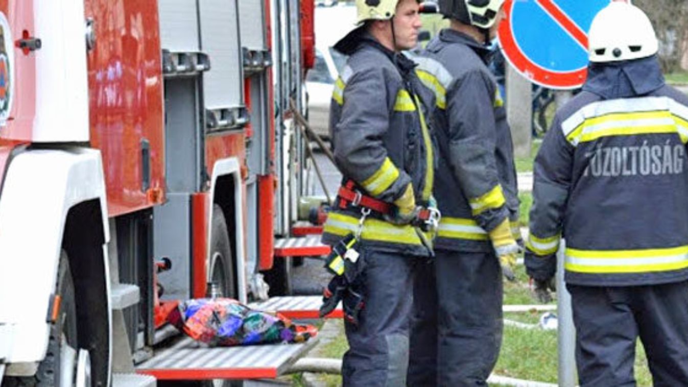 Ismét megmentettek egy idős embert a tűzoltók Szegeden