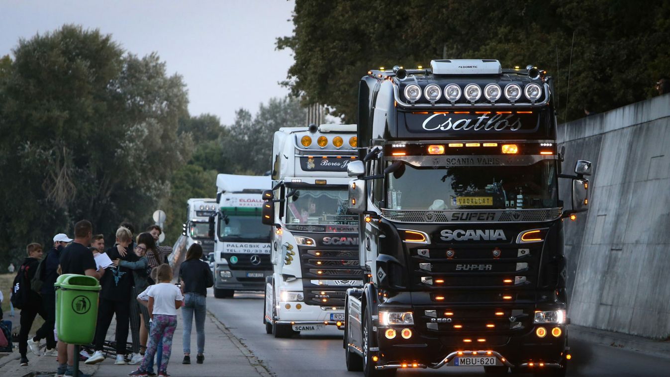 Így vonultak fel a kamionok a Budapesti körúton