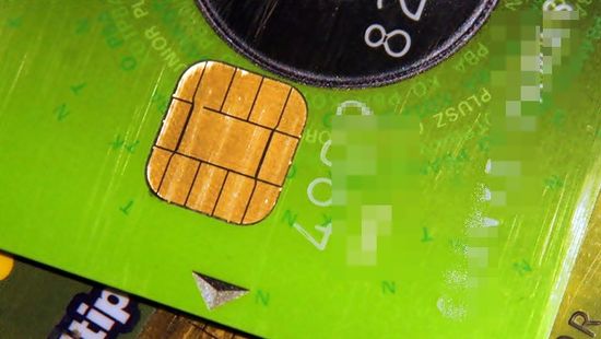 Tűzgyújtással fenyegetőzött, pánikgombot kellett nyomni a banki ügyintézőnek