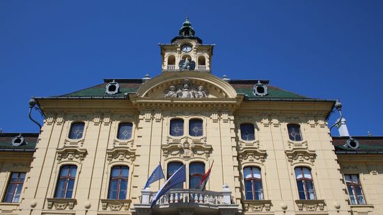 Dühítő, amit egy nővel műveltek a szegedi Városházán a DK-s képviselő szerint!