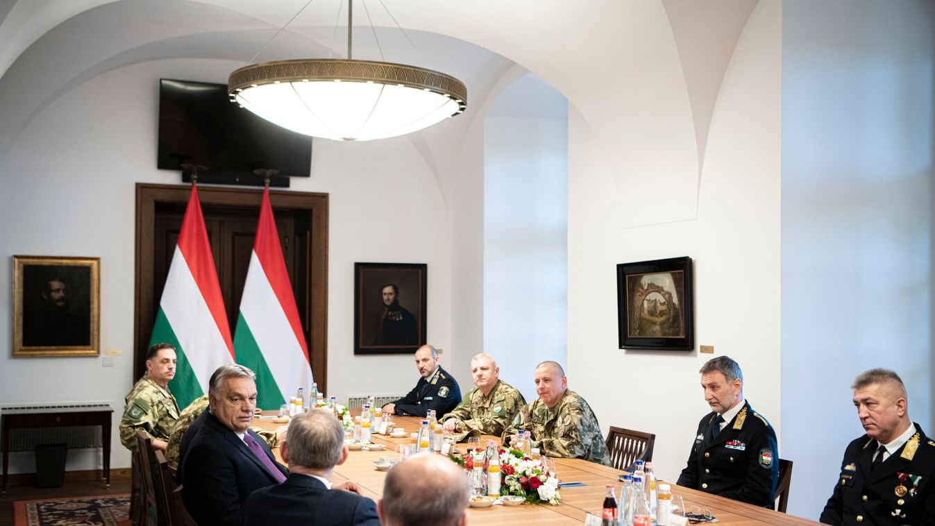 Orbán: tízszázalékos béremelést kapnak a rendőrök és a katonák