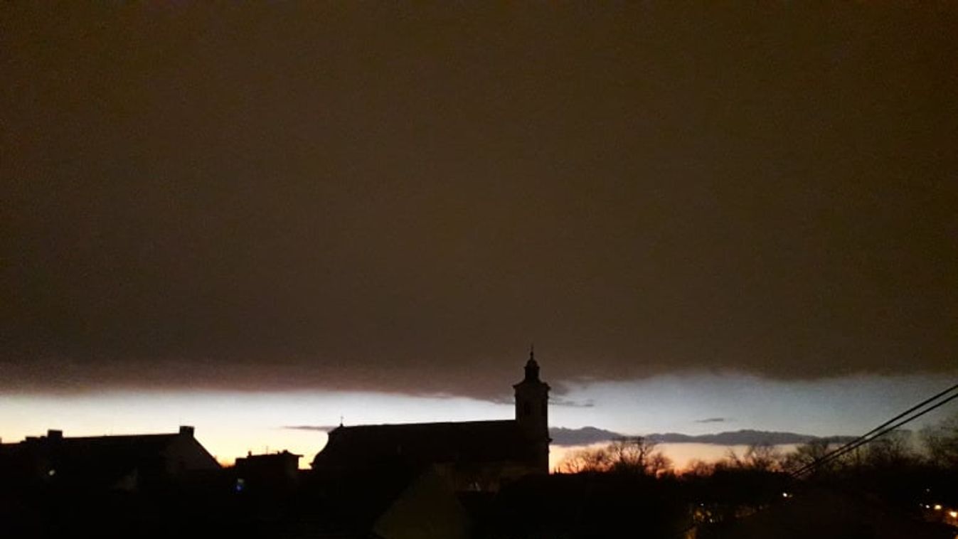 Megnyílt az ég Szeged fölött