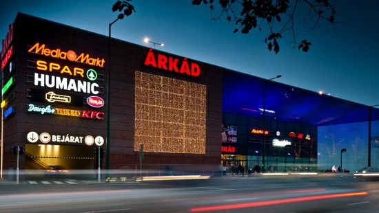 Bombariadó miatt kiürítették az ország több bevásárlóközpontját