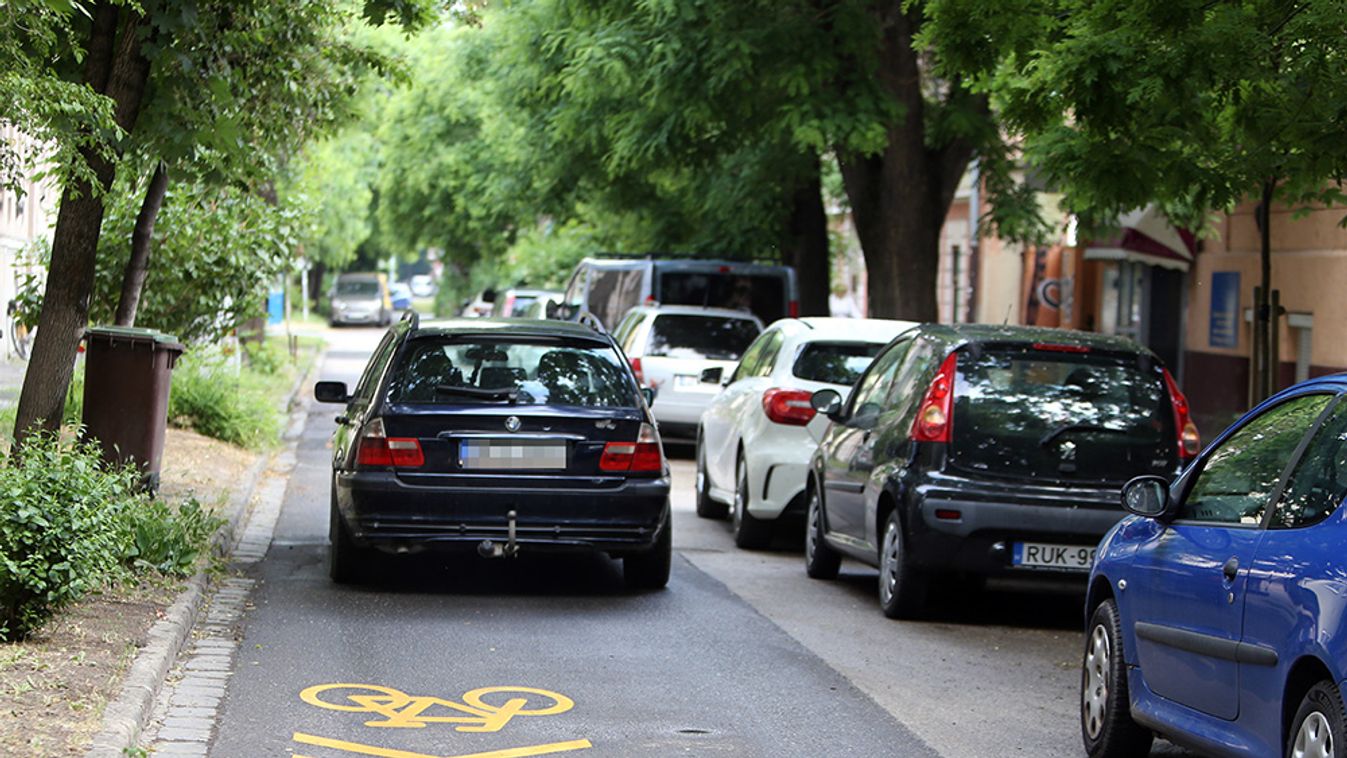 Tervezési kontárság csúcsa: forgalommal szemben vezet a Szűcs utcai kerékpársáv