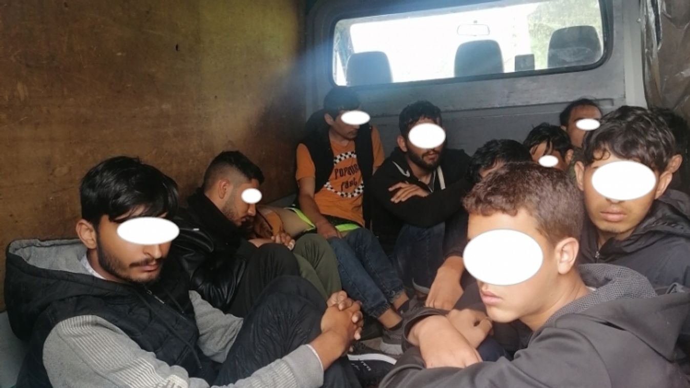 Lakóbusszal csempészett migránsokat a georgiai férfi Ásotthalomnál