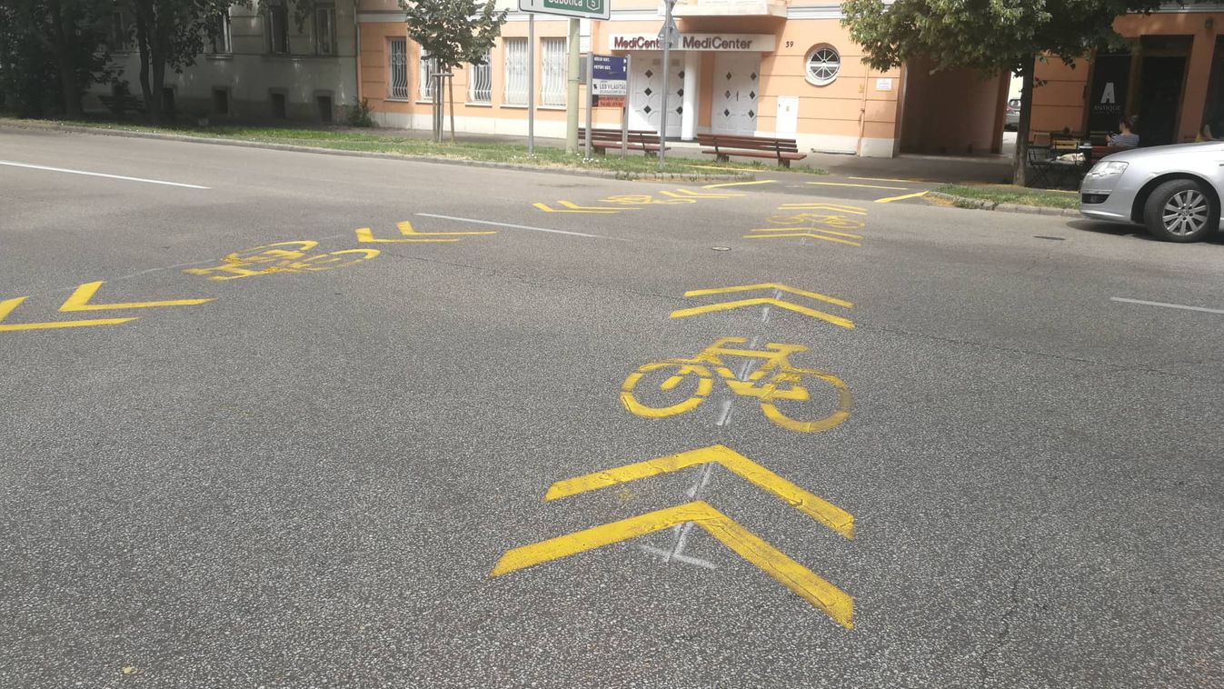 Gombamód szaporodnak az útburkolati jelek Szegeden