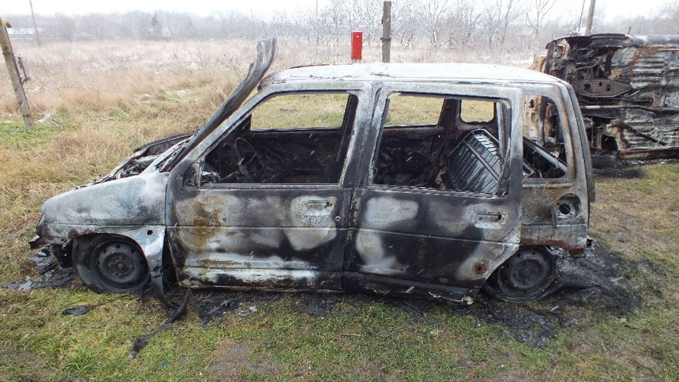 Két parkoló autót is felgyújtott Szegeden