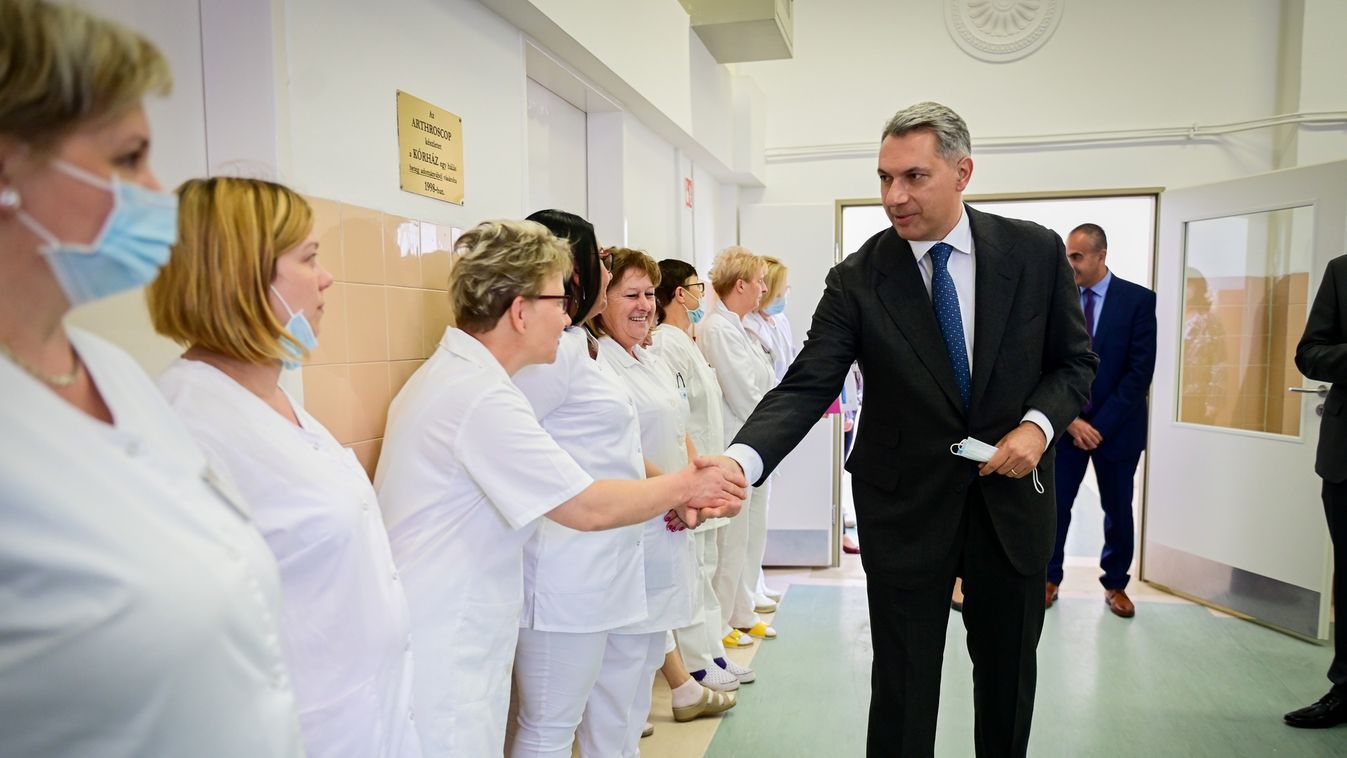 Átadták a makói kórház felújított belgyógyászati osztályát