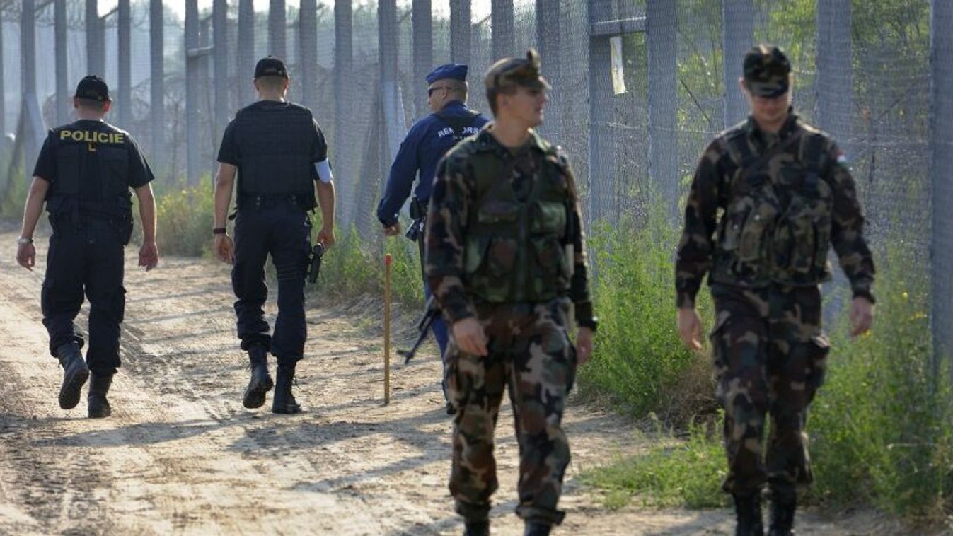 Szlovák rendőrök érkeznek a déli határra