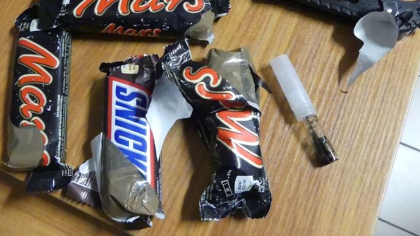 Csokiba rejtett heroint találtak a röszkei határon