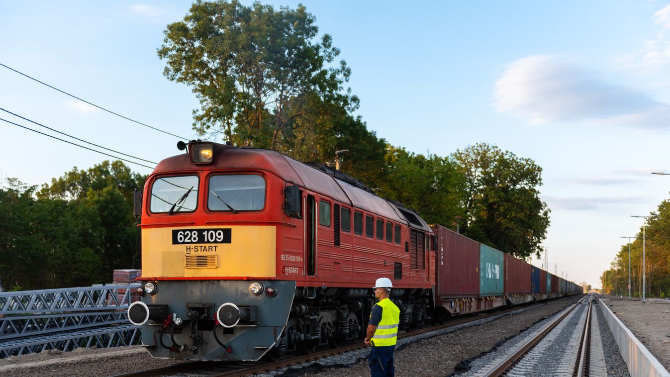 Egy hónapig lezárják a Dugonyi úti vasúti átjárót Röszkénél