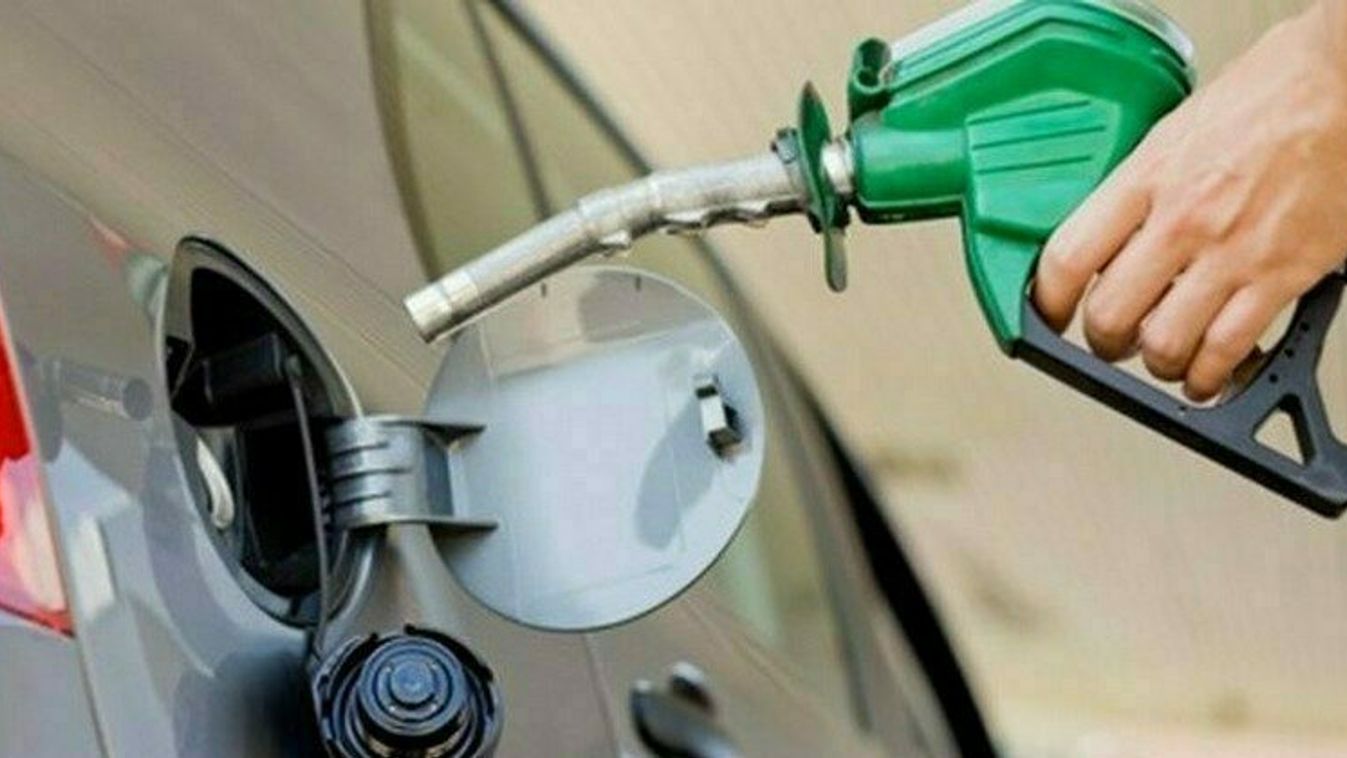 A kormány szerint egyértelműen a szankciók a felelősek a benzinársapka megszüntetéséért