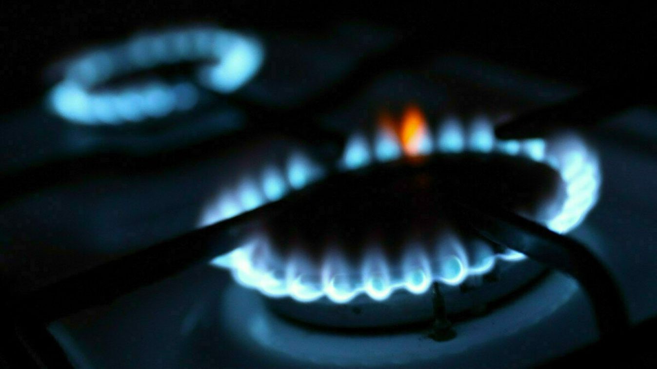 Jó hír a szegedi háztartásoknak: átlagfogyasztás felett sem emelkednek a gáz- és áramárak januártól