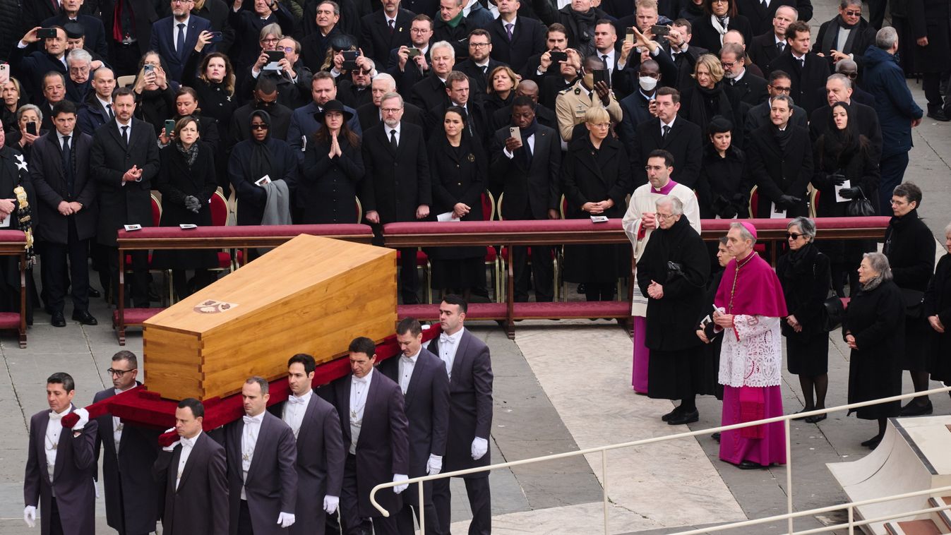Pápának kijáró ceremóniával vettek végső búcsút XVI. Benedektől