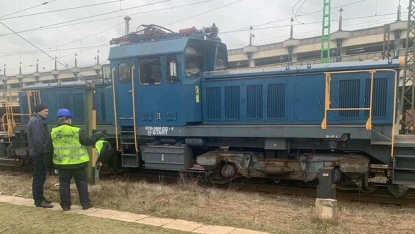 FRISSÍTVE: Kisiklott egy vonat a Nyugati pályaudvaron, késések várhatók