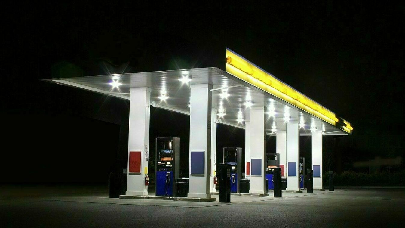Pénteken újabb árcsökkenés jön a hazai benzinkutakon