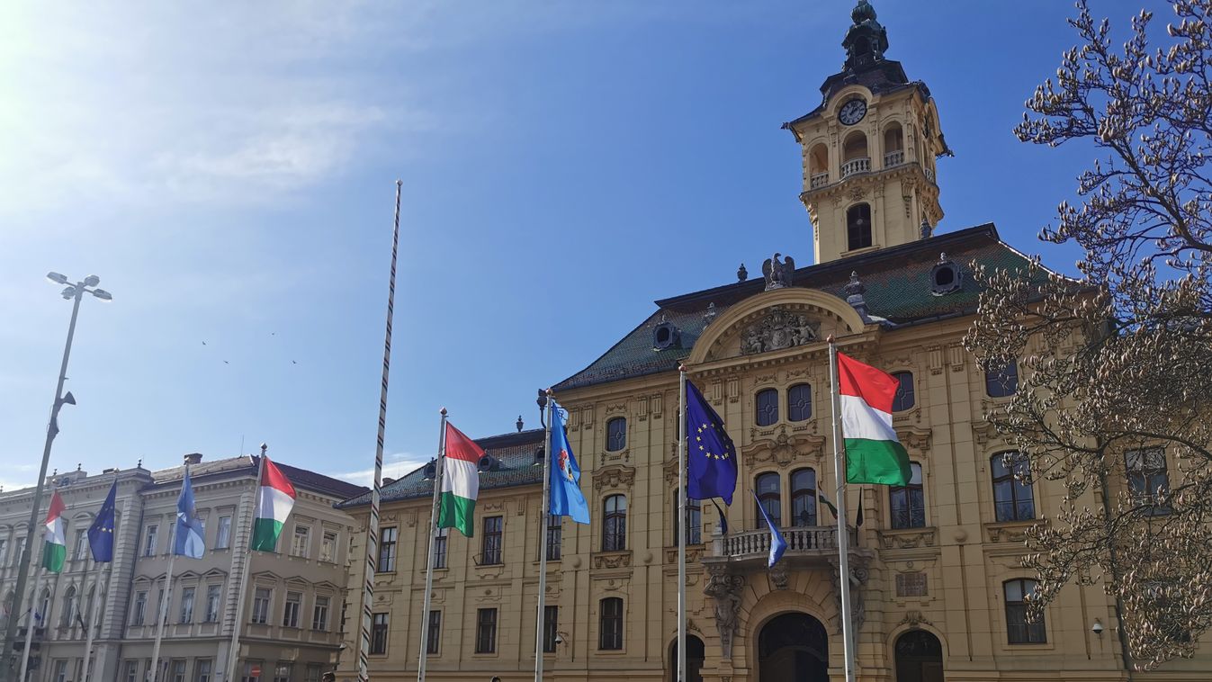 Nemzeti színekbe borult Szeged