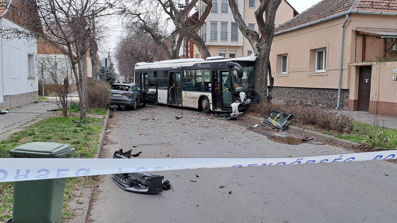 Súlyos baleset történt a Dobó utcában, többen megsérültek