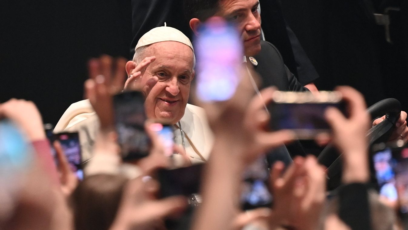 Rendben, rendkívüli események nélkül zajlott le a pápalátogatás