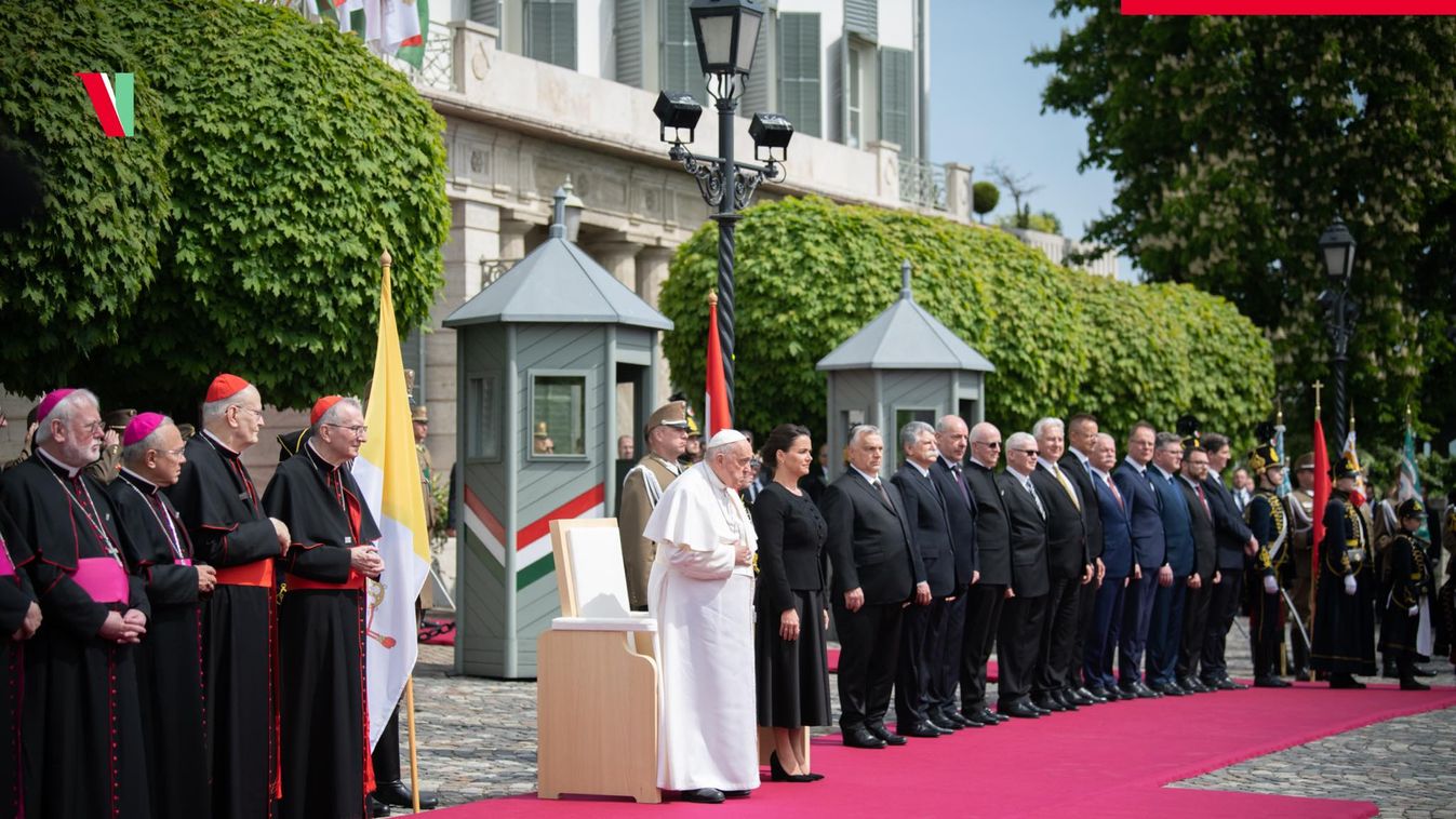 Exkluzív képeket tett közzé Orbán Viktor  a pápával való találkozásáról
